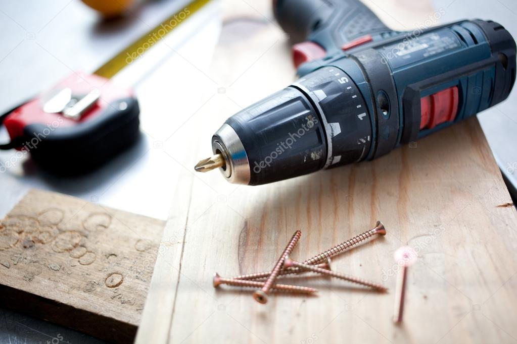 Gebrauchter 18V Akku-Bohrschrauber mit Ladegerät